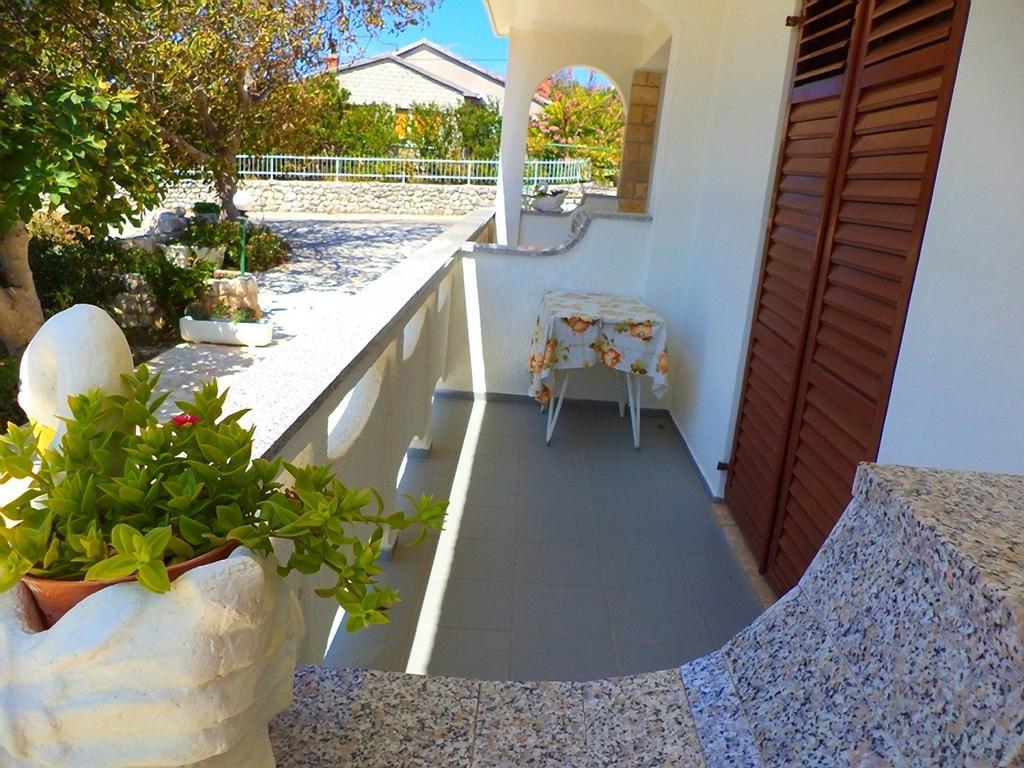 Apartments Vesna Kampor Екстер'єр фото