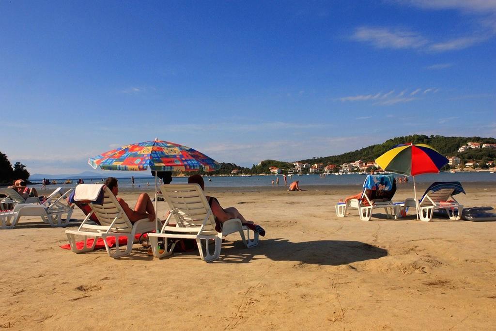 Apartments Vesna Kampor Екстер'єр фото