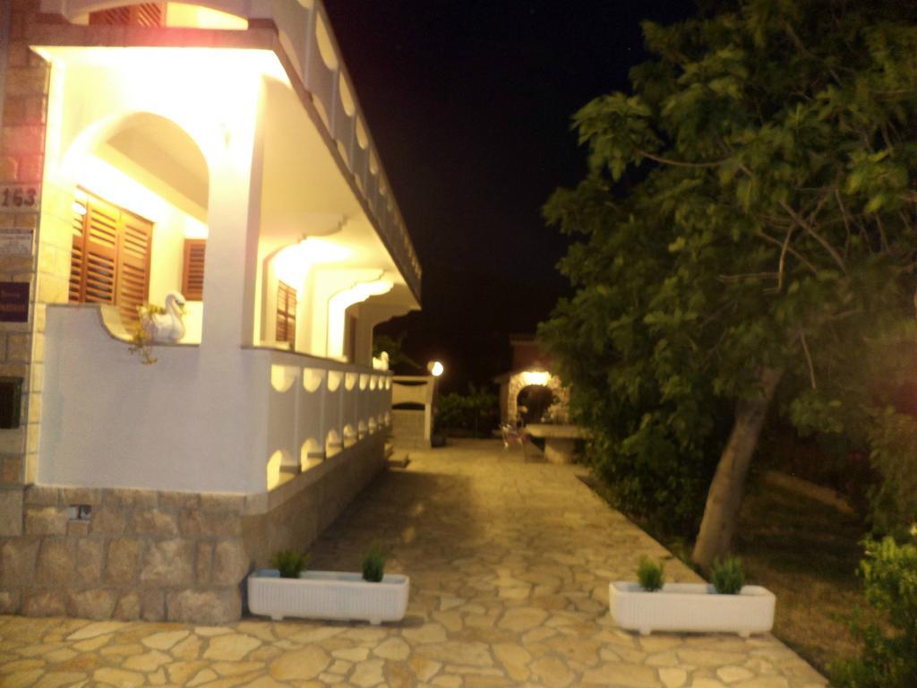 Apartments Vesna Kampor Екстер'єр фото