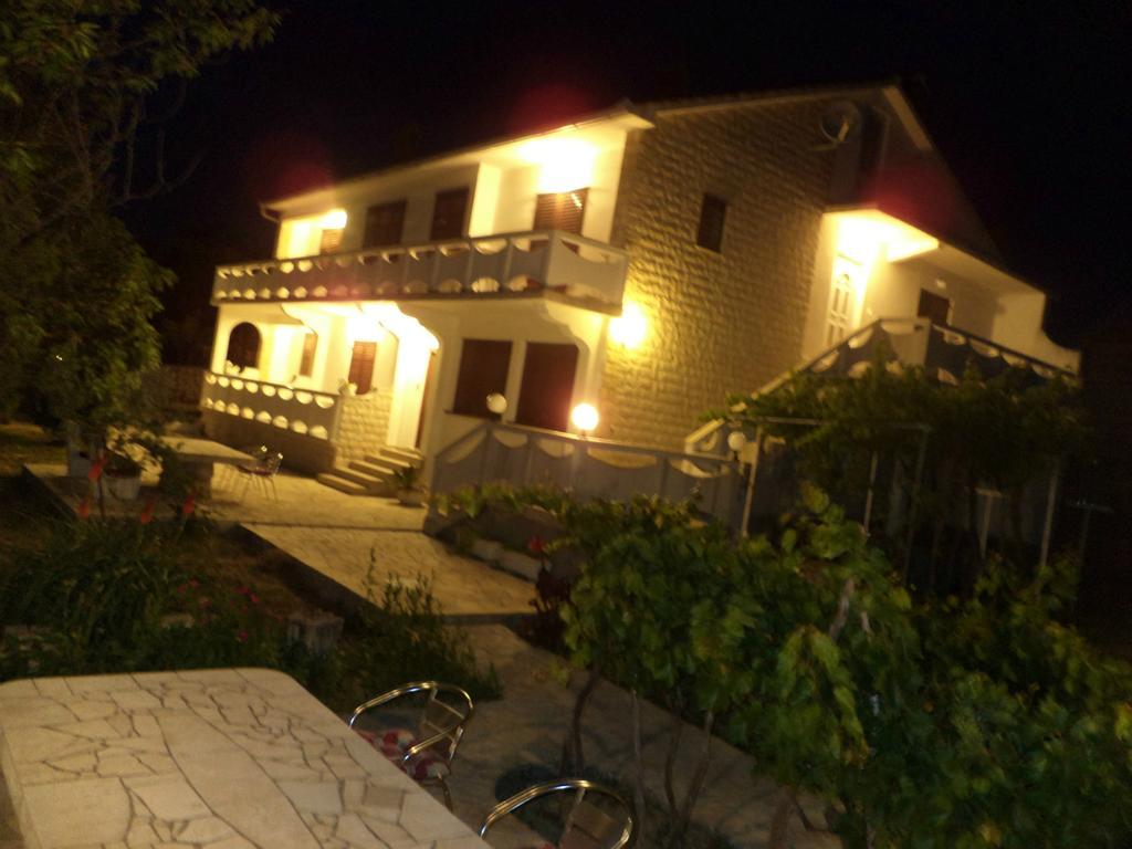 Apartments Vesna Kampor Екстер'єр фото