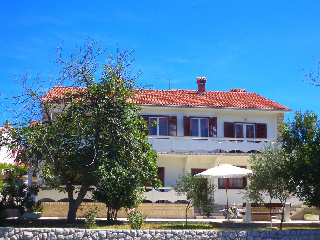 Apartments Vesna Kampor Екстер'єр фото