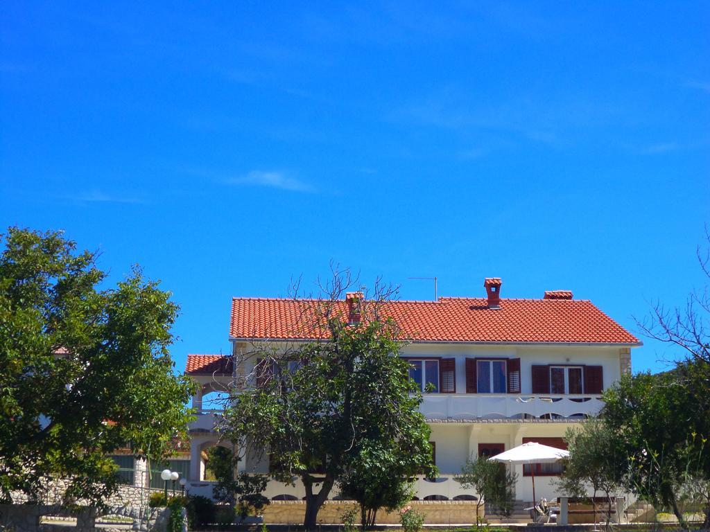 Apartments Vesna Kampor Екстер'єр фото
