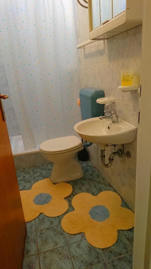 Apartments Vesna Kampor Екстер'єр фото
