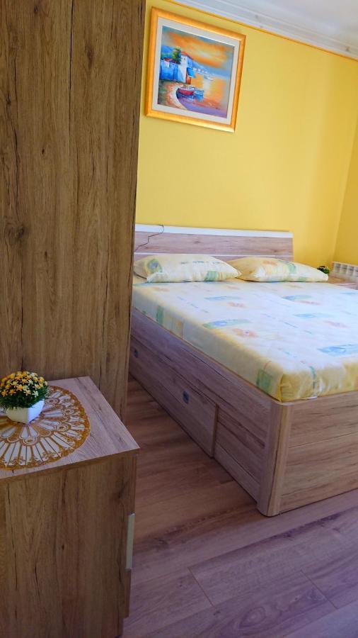 Apartments Vesna Kampor Екстер'єр фото